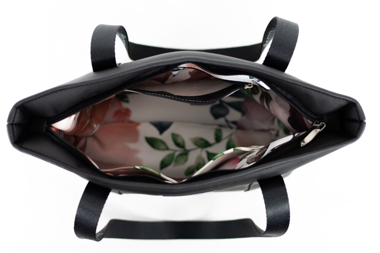 Czarna skorzana torba na zakupy. Wnetrze shopperki