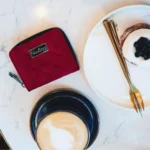 Czerwony mały portfel damski welur, zamsz